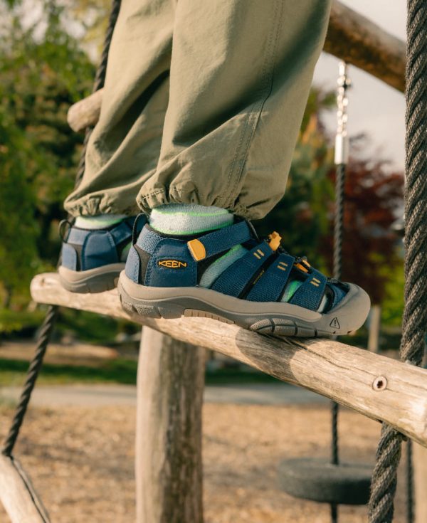 Big Kids' Newport H2  |  Martini Olive/Aura Orange