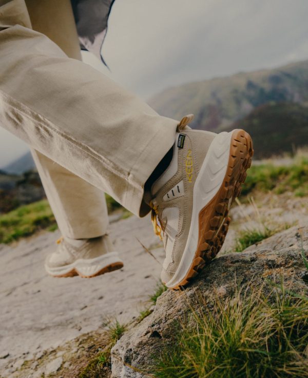 Women's Hightrail Waterproof Hiking Shoe  |  Birch/Daffodil